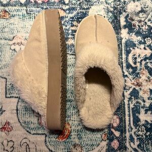 Cozy Cream Fur-Lined Women's Slippers